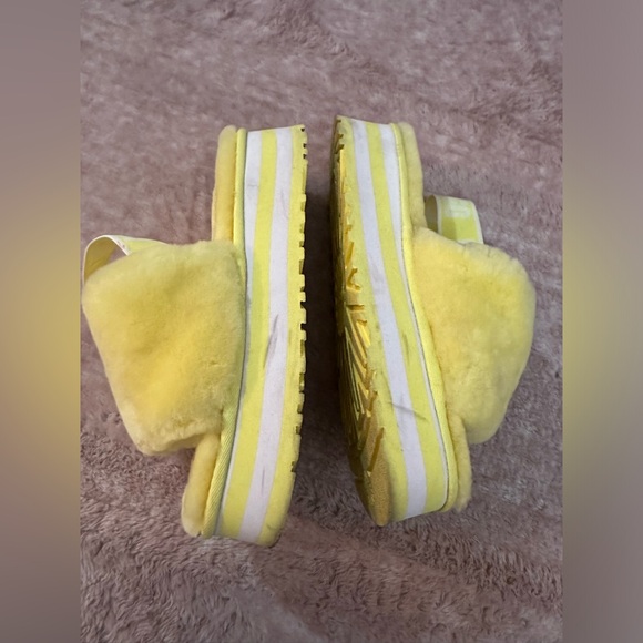 yellow UGG slides - Picture 7 of 11